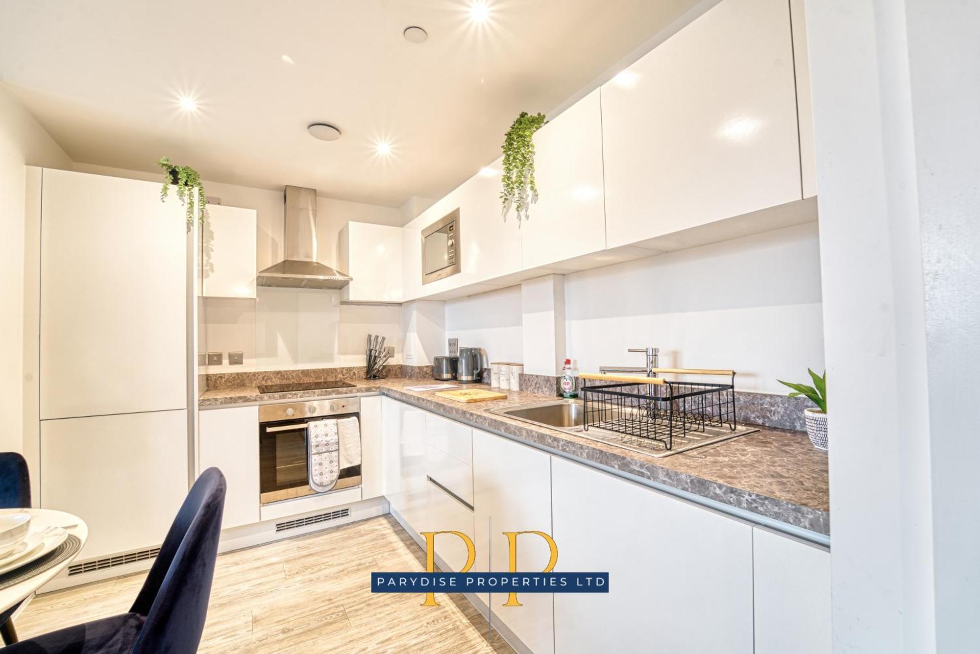 The Middlewood Plaza Suite - By Parydise Properties - Business Or Leisure Stays, Central Location, Sleeps 4, Salford Manchester Esterno foto