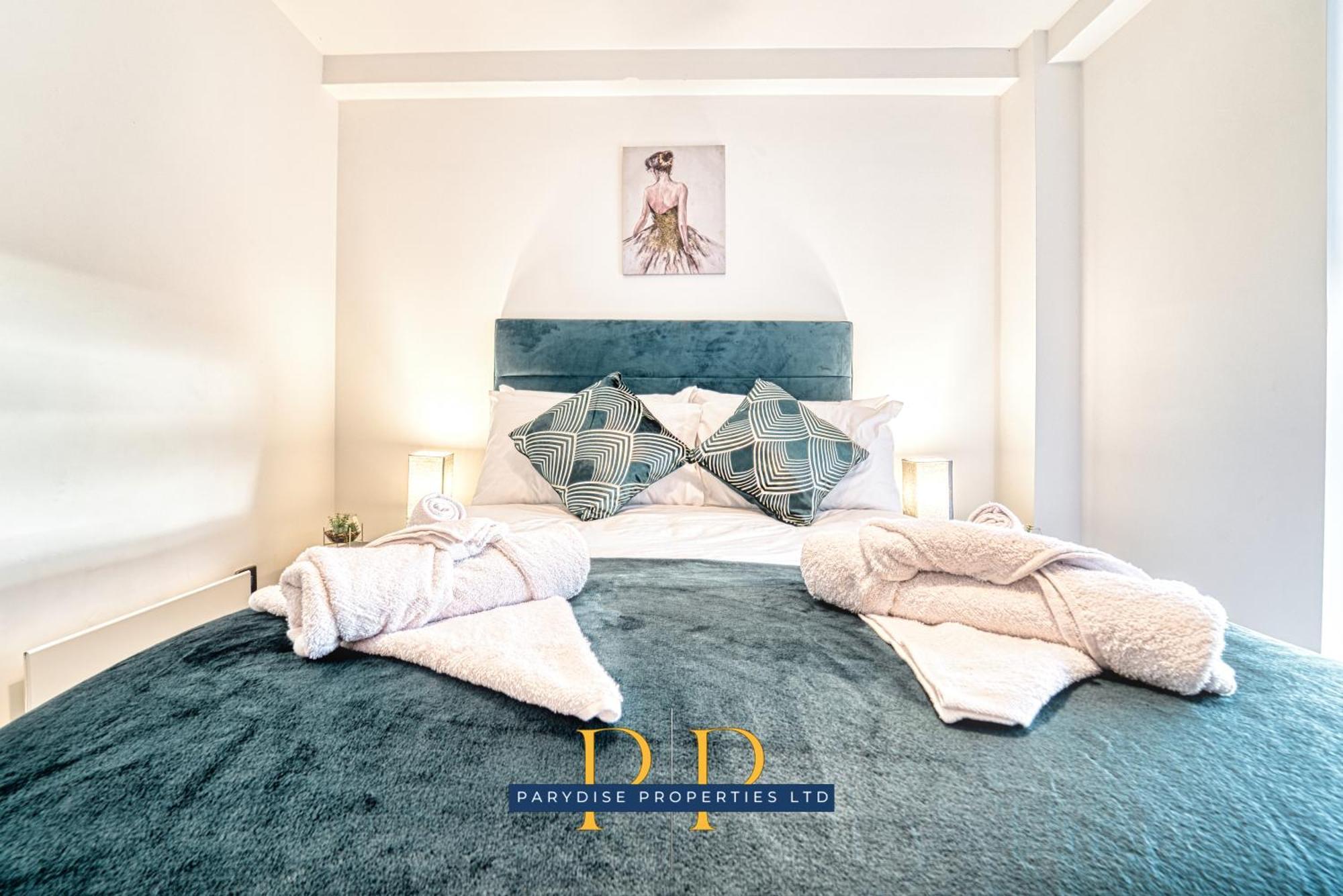 The Middlewood Plaza Suite - By Parydise Properties - Business Or Leisure Stays, Central Location, Sleeps 4, Salford Manchester Esterno foto
