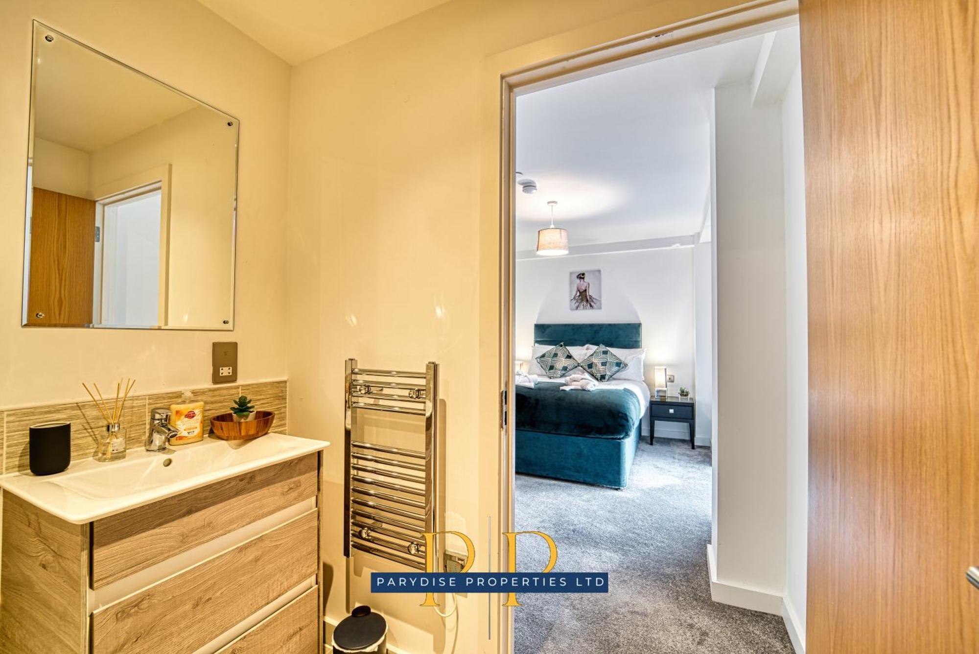 The Middlewood Plaza Suite - By Parydise Properties - Business Or Leisure Stays, Central Location, Sleeps 4, Salford Manchester Esterno foto