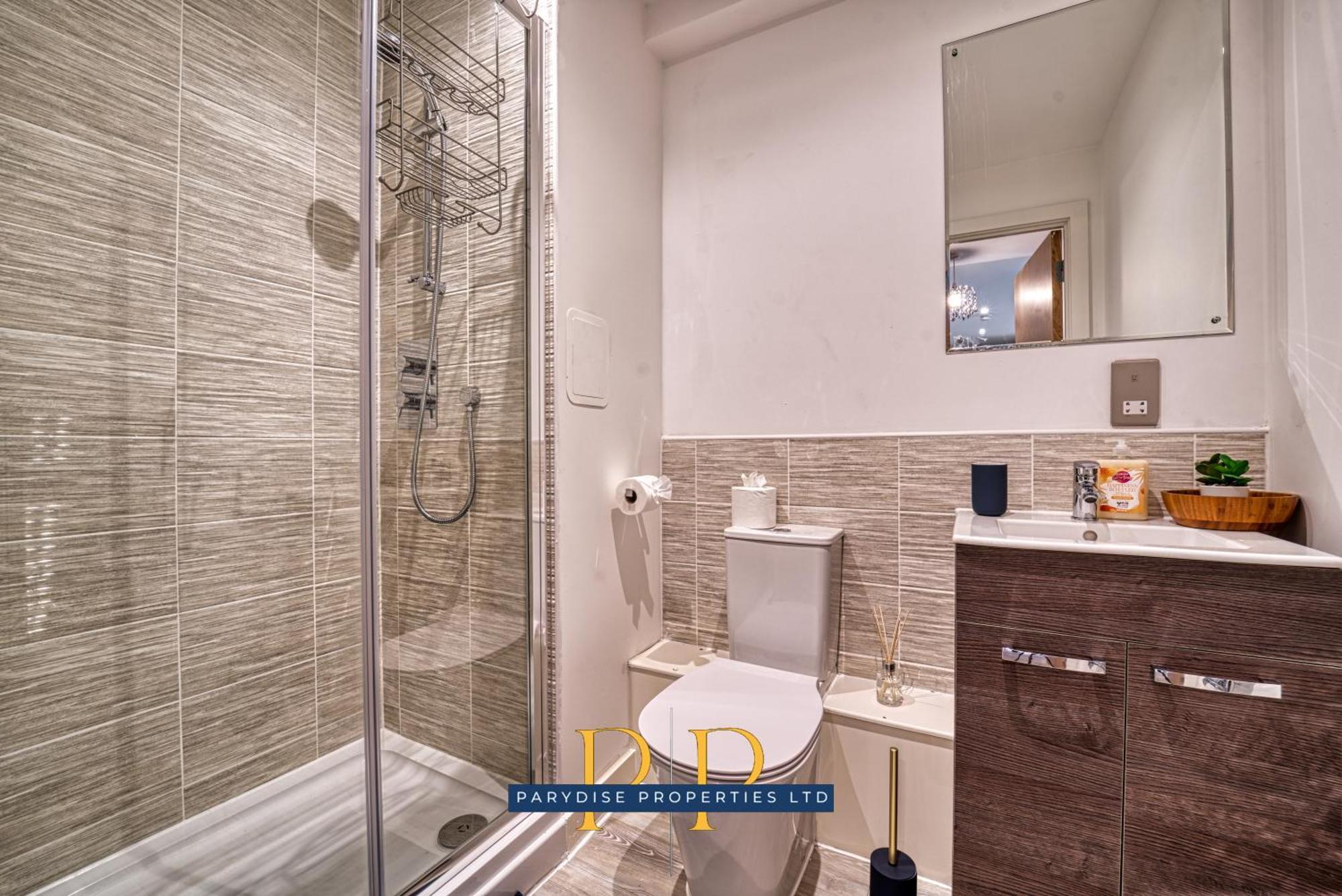 The Middlewood Plaza Suite - By Parydise Properties - Business Or Leisure Stays, Central Location, Sleeps 4, Salford Manchester Esterno foto